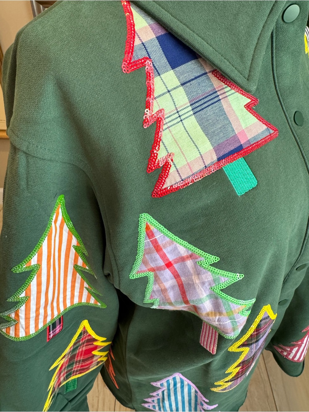 New! QUEEN OF SPARKLES Green Multicolor Plaid Sequin Christmas Tree Shacket - Picture 6 of 12